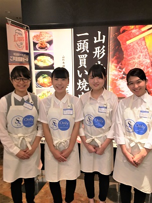 店頭で集合写真